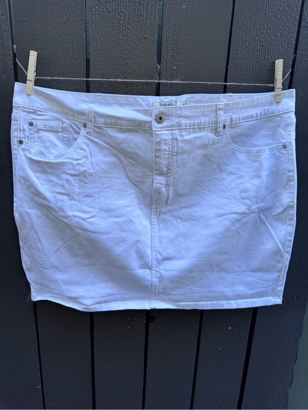 Torrid White Denim Jean Mini Skirt, NWOT, Size 24